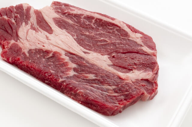 解凍時に出るお肉の赤い汁 ドリップ は食べても大丈夫 出ない冷凍 解凍方法 Kitchen Report キッチンレポ